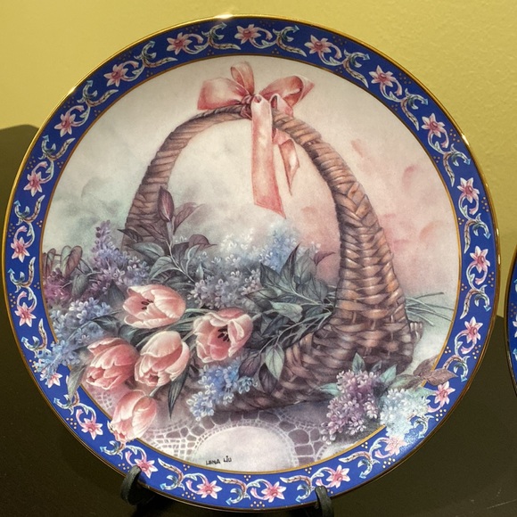 W. L. George Fine China, Set of 3 Lena Liu’s Basket Bouquets Collection Plates - Picture 4 of 8